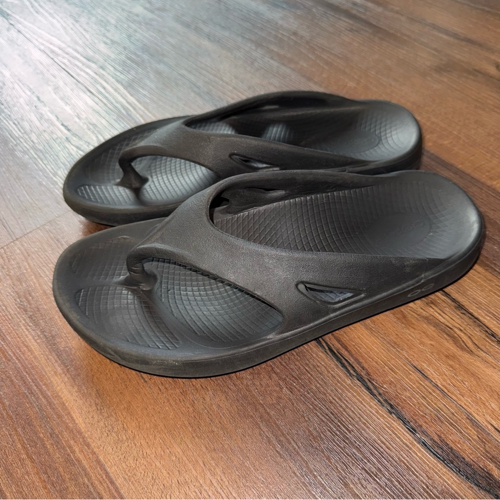 OOFOS Original Flip Flops Thong Sandals‎ Men’s Size 9 Recovery Shoes Black